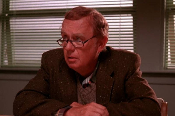 Dr. Hayward (Warren Frost)