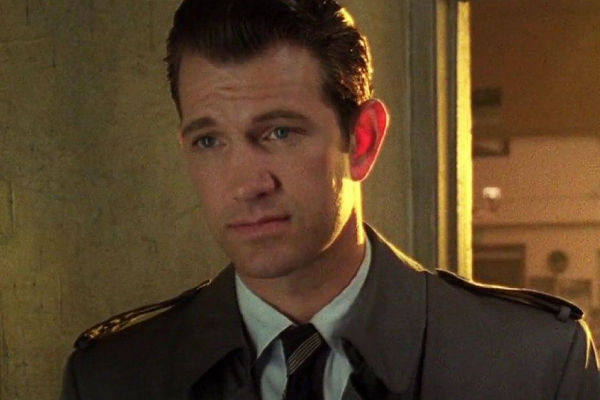 Chester Desmond (Chris Isaak)